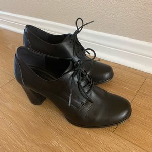 Ecco Women’s Lace-Up leather boots